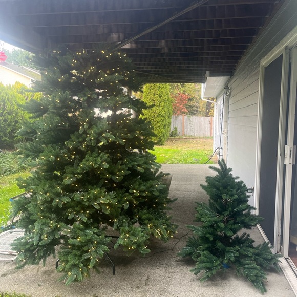 10’ Christmas Tree I was gifted this last year. I can’t fit it in my home. - Picture 2 of 6